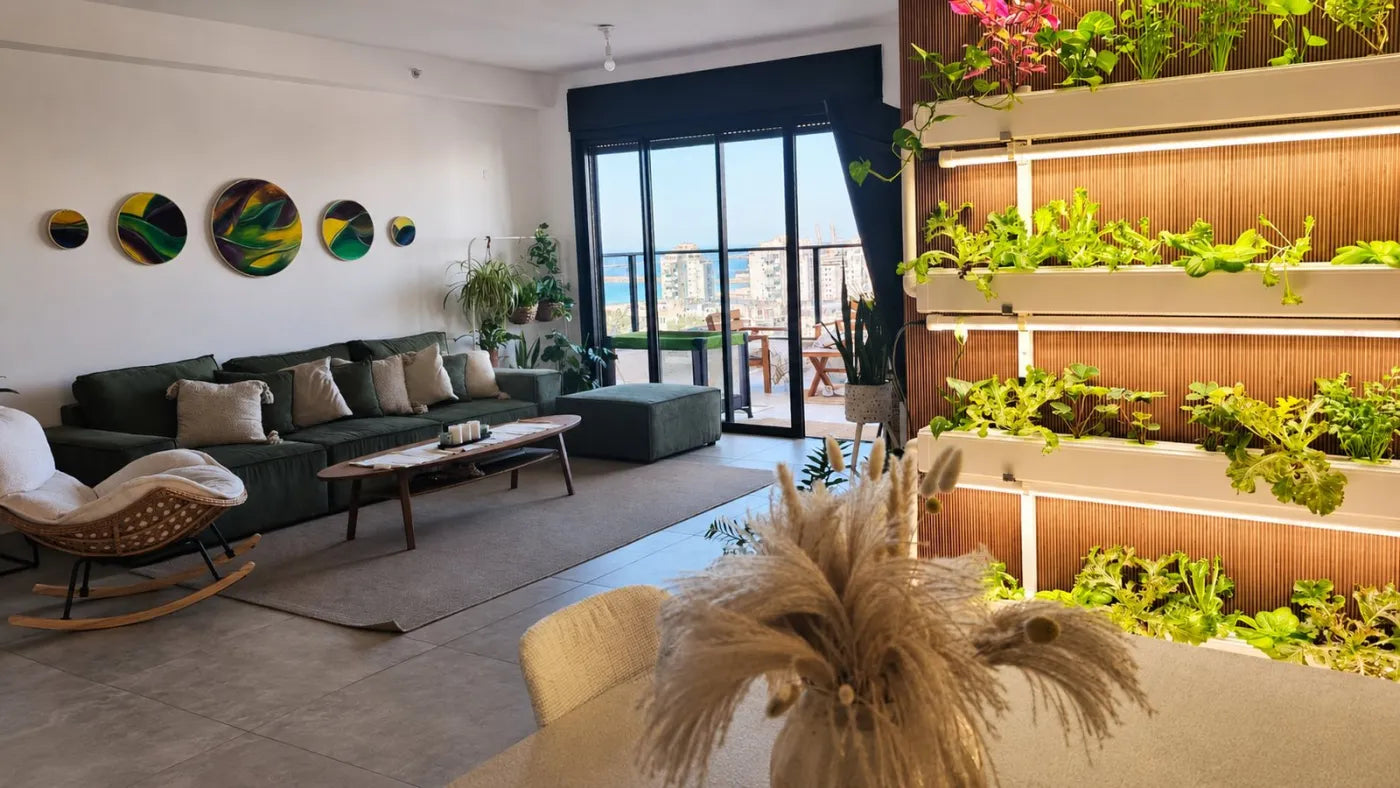 Customer growing with a NatureTech system at home