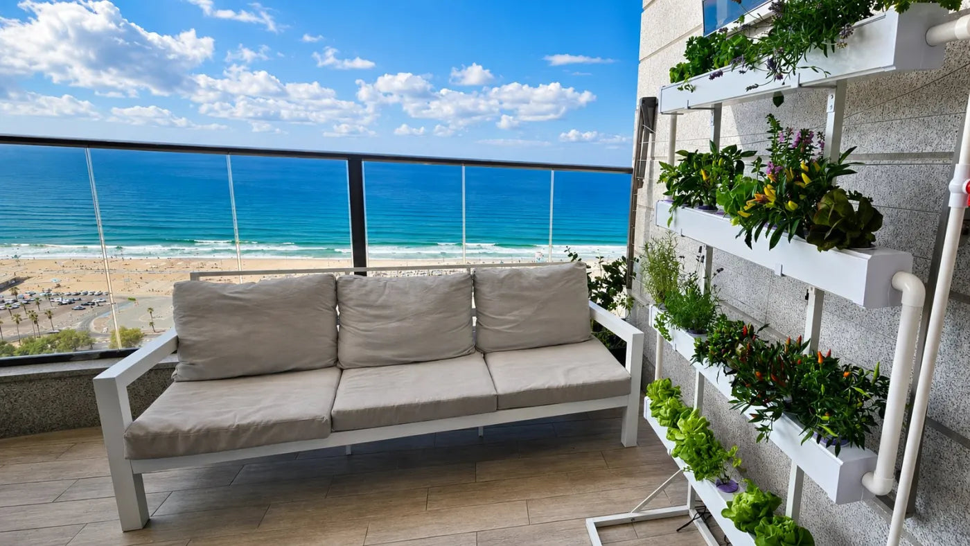 Customer growing with a NatureTech system at home